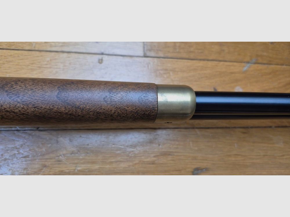 Wunderschöne und seltene Winchester Repetierbüchse Modell 1866 – Eine „Yellow Boy“ in einer wenig verbreiteten Miroku-Fertigung aus Japan – Seltenes Kal. .38 SP/38 Spezial – Gehäuse aus Bronze/Messing wie die Originale – 10 Schuss – Mechanik und Holz in neuwertigem oder nahezu neuwertigem Zustand – Moderne Ausnahmewaffe und seltenes Stück – TBE+++, Bild 32 von 51