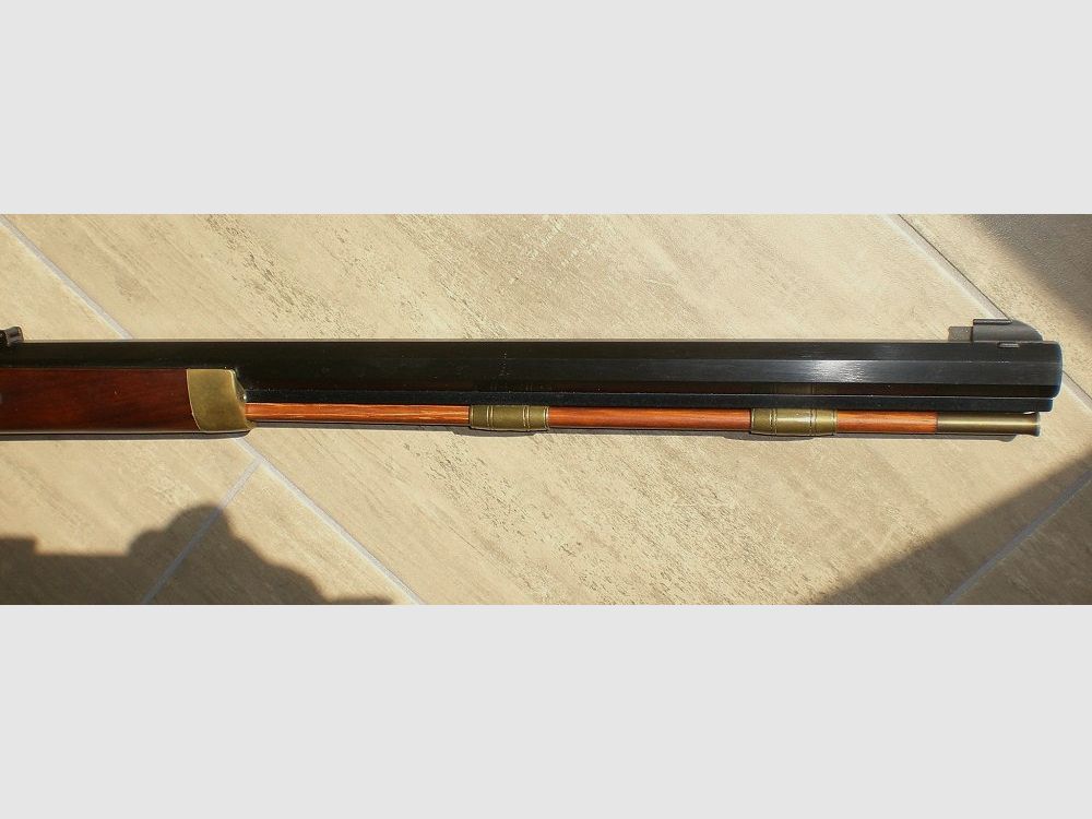 WfW Hawken Rifle, Made in Italy, Cal. 45 Perkussionsgewehr mit viel Zubehör