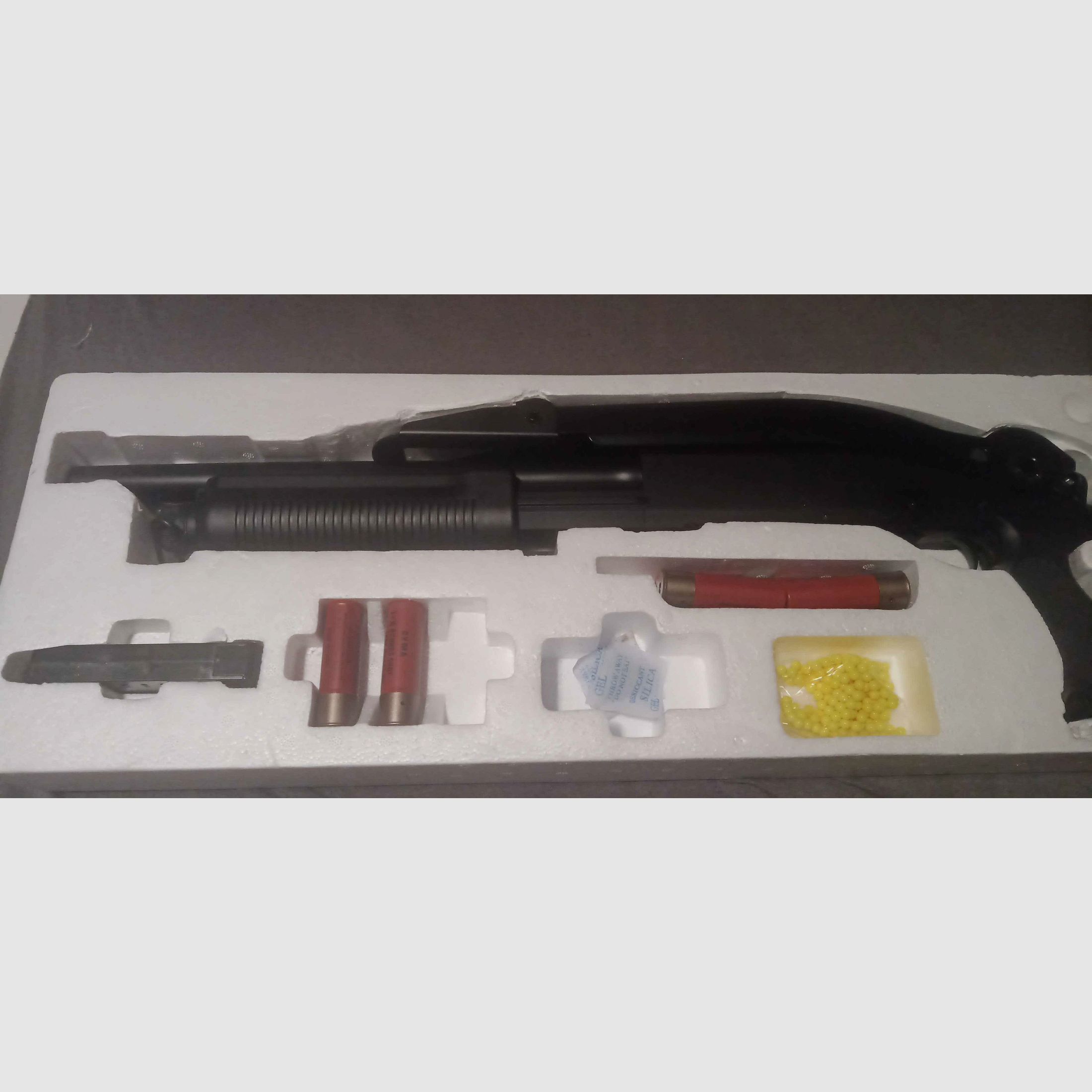 CM.352 Escopeta con 7 cargadores sin identificación F