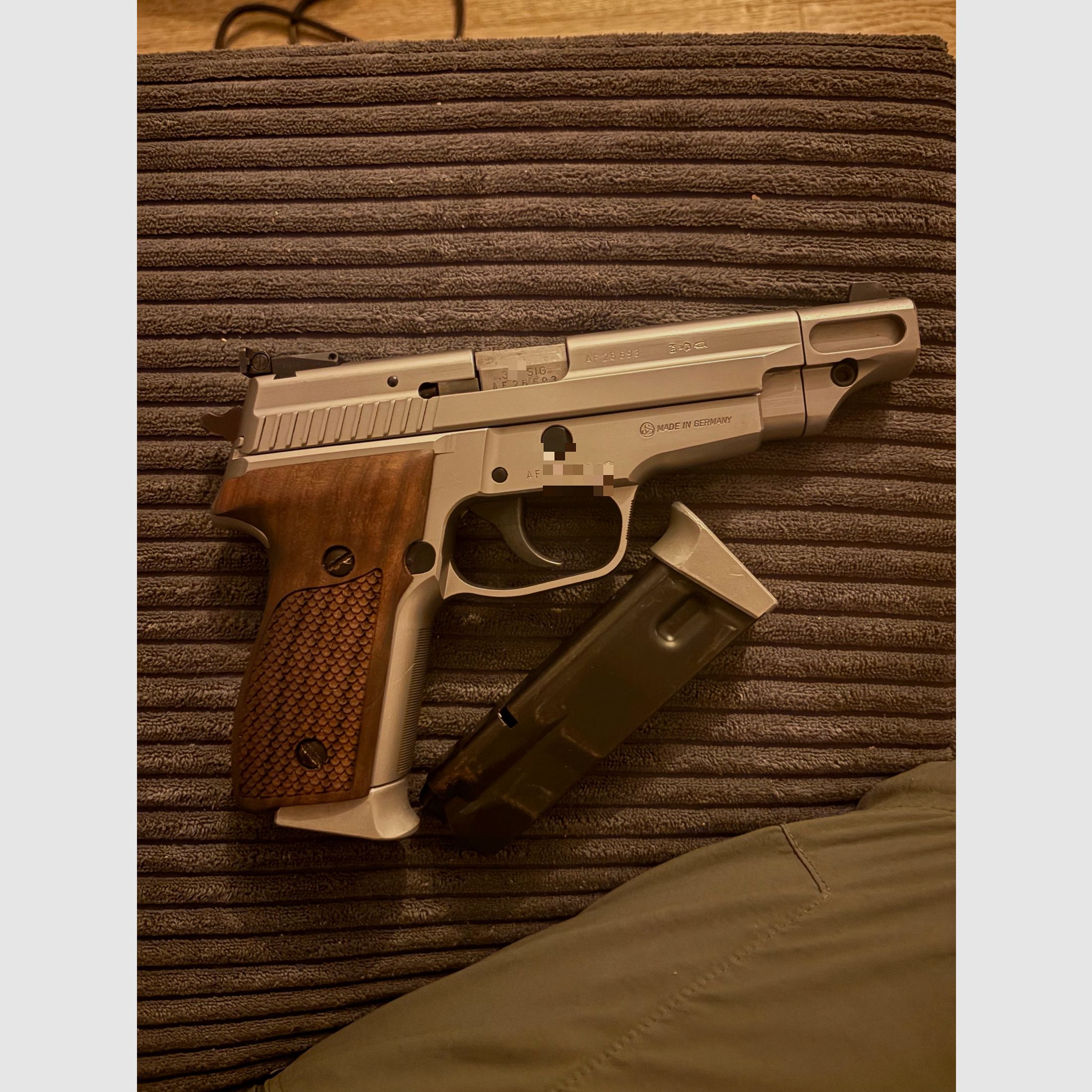 Sig Sauer P229 Sport, Bild 2 von 2