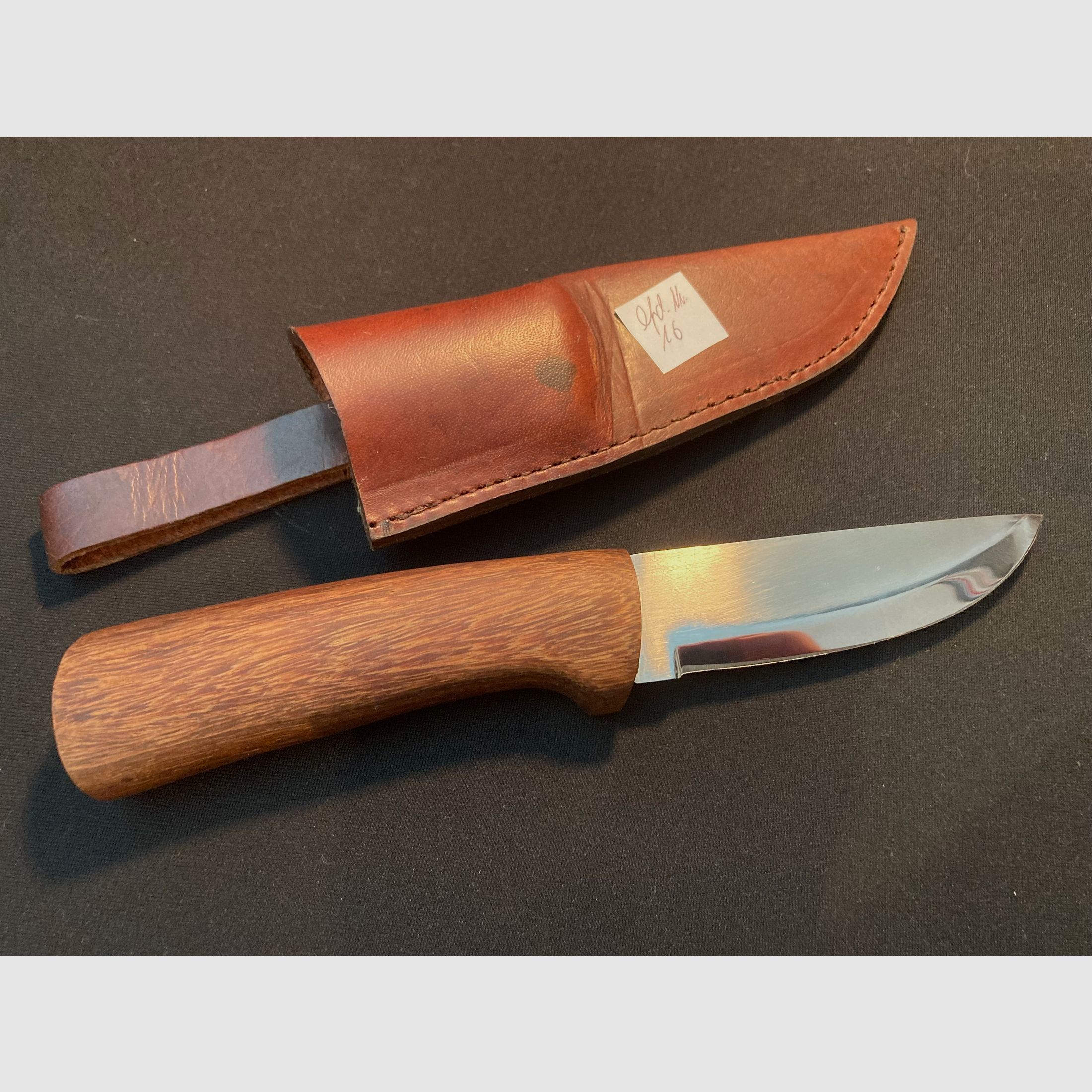 Nóż do pasa, nóż myśliwski, drewniana rękojeść, skórzana pochwa 16