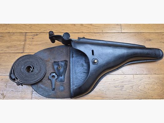 Très bel étui pour Pistolet Luger P04 de Marine – Fabrication LOH Söhne à Berlin – Premier Modèle précoce – Outils clé DMW et baguette de marine – Cuir de qualité bien souple en excellent état sur toutes ses coutures – Avec sa très rare sangle de transport !- TBE++