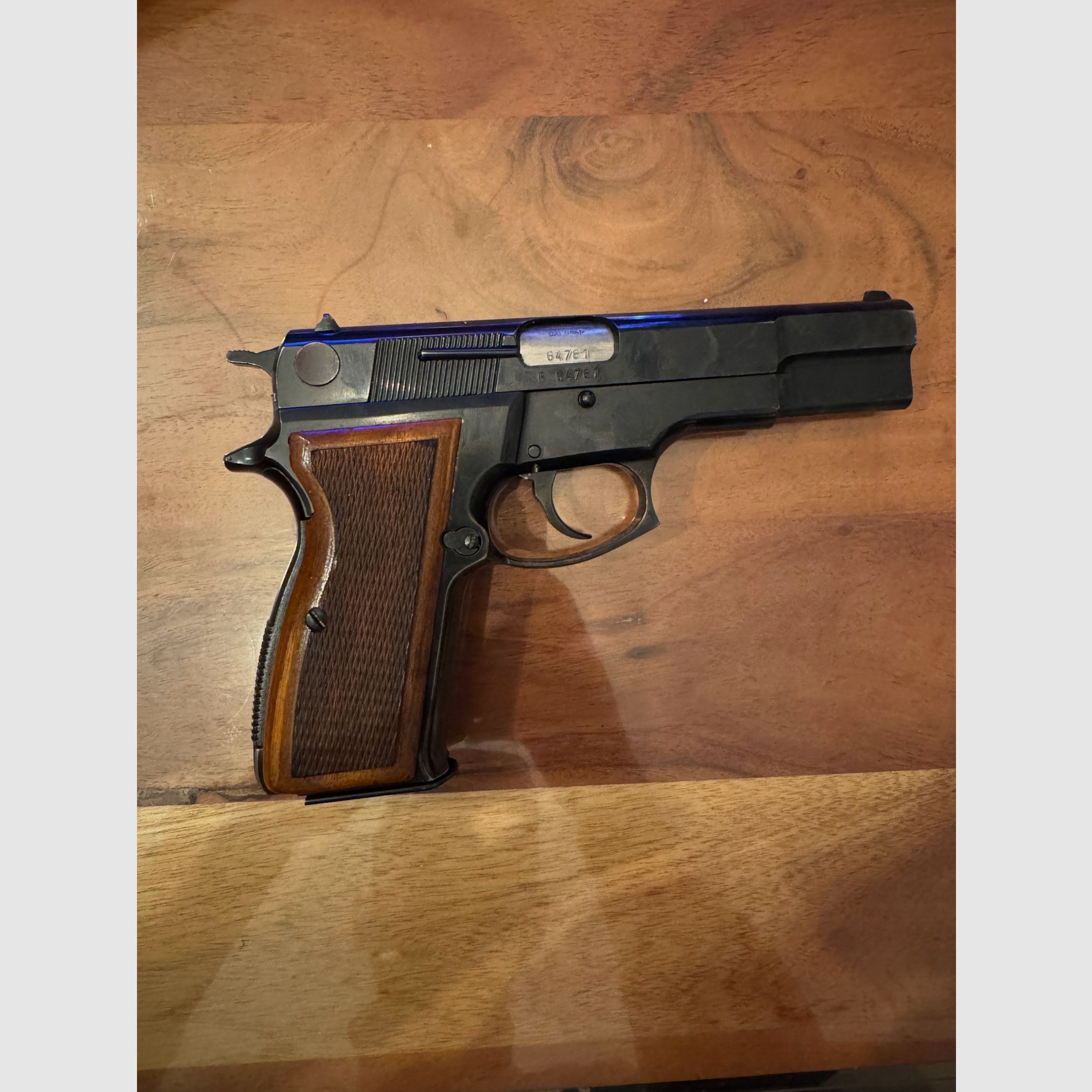 Luger M90 FEG P9R lijkt op Browning HiPower, afbeelding 1 van 4
