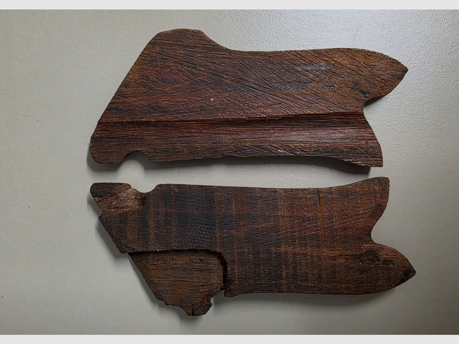 Houten handgreepplaten voor pistool – vergelijkbaar met P08 – onbekend model, afbeelding 2 van 3