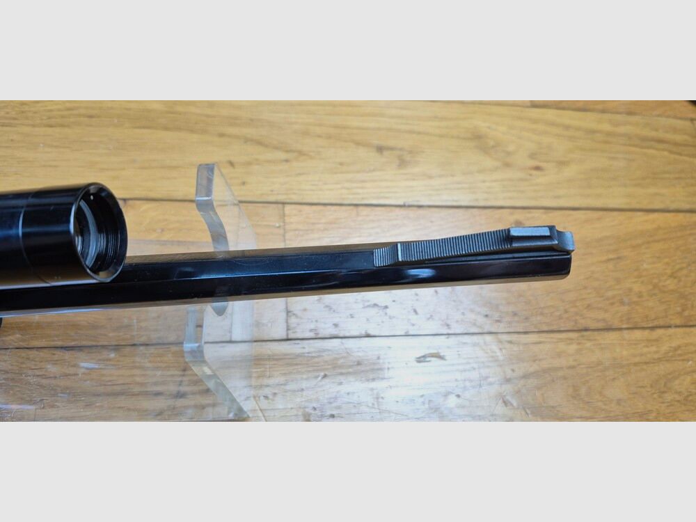 Wunderschöner und seltener Lauf für Thompson Center Pistol – Modell Contender – 10 Zoll Lauf – Seltenes Kal. 222 Rem! – Rochester Waffen – Wunderschöner achteckiger Lauf mit herrlichen Zügen – Hunter Japan Zielfernrohr 2.5 x 20 aus Stahl – 100% Stahlmontage Leupold – Originalvisierung inklusive – 100% Brünierung – Schönes Stück für Training und Präzision! – TBE+++, Bild 18 von 24