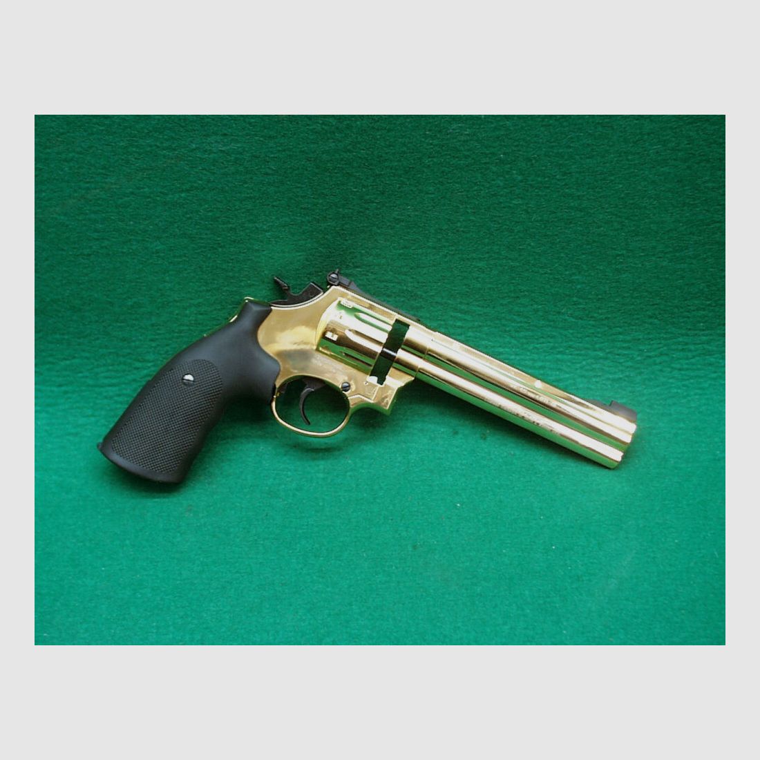 Umarex	 Smith&Wesson 686-6" Co2 Revolver, Gold Finish