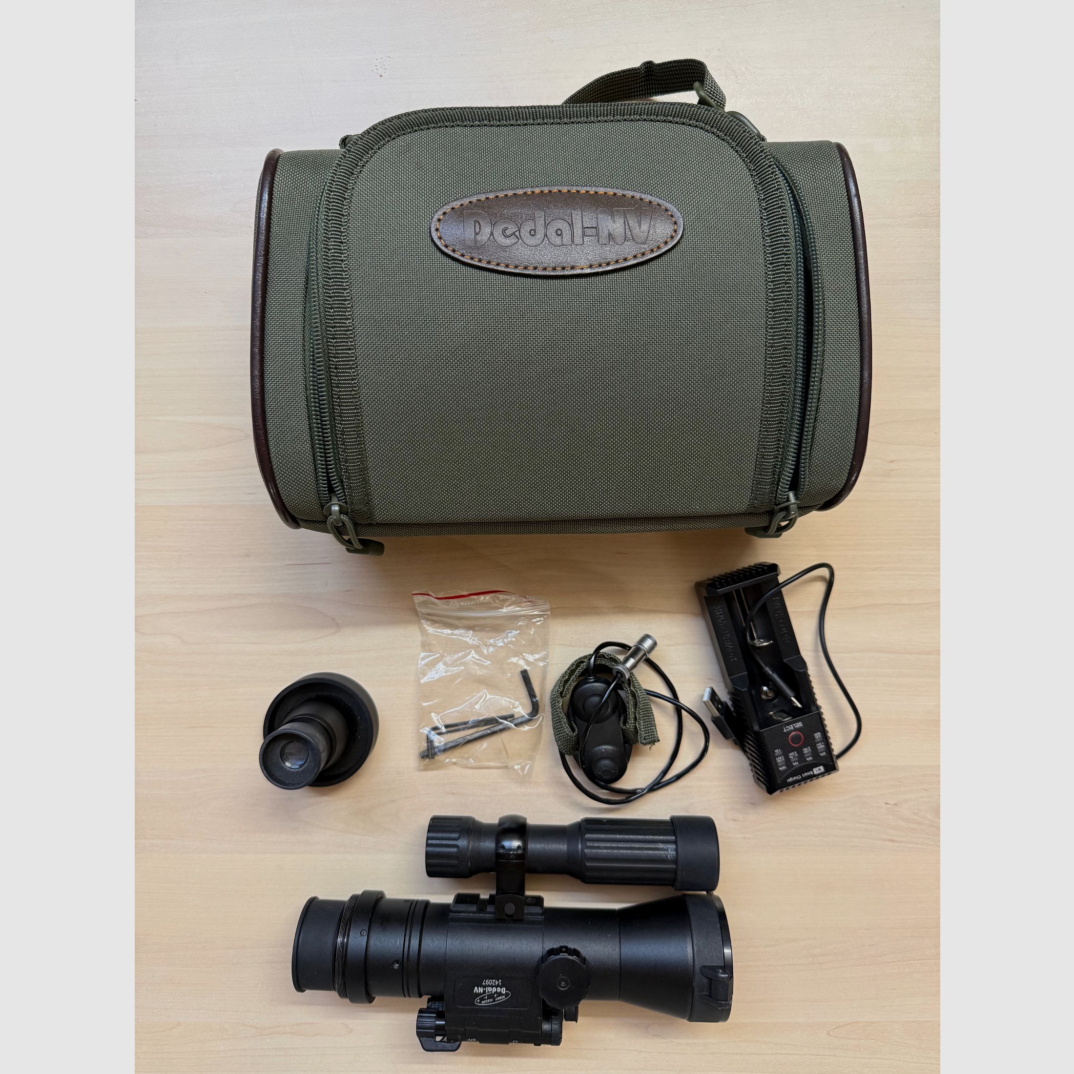 Dedal 552 Gen. 3 Schwarz/Weiss analoges Nachtsichtgerät Lahoux Helios Pro 850 Nm