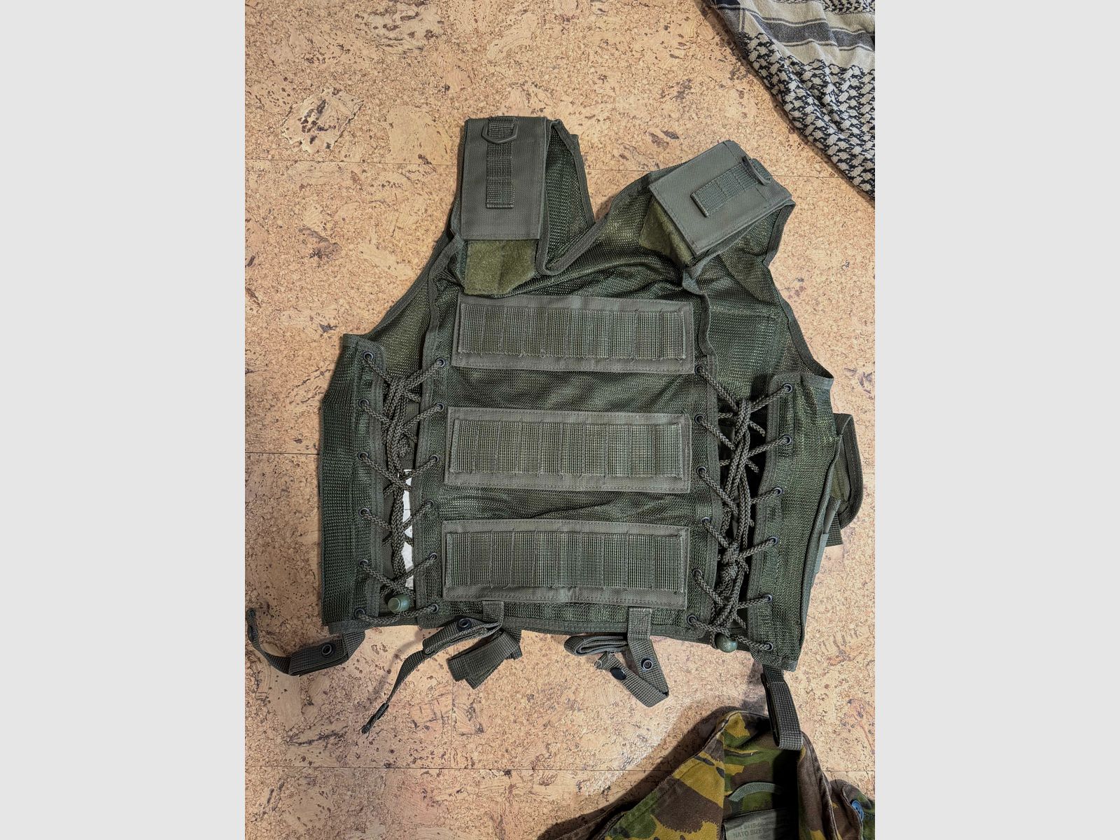 Airsoft-Ausrüstung zu verkaufen – Komplettes Set für Anfänger mit Zubehör in British Army Optik / DPM / Rebellen Outfit