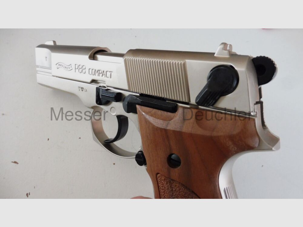 Walther P88 niklowany/uchwyty drewniane