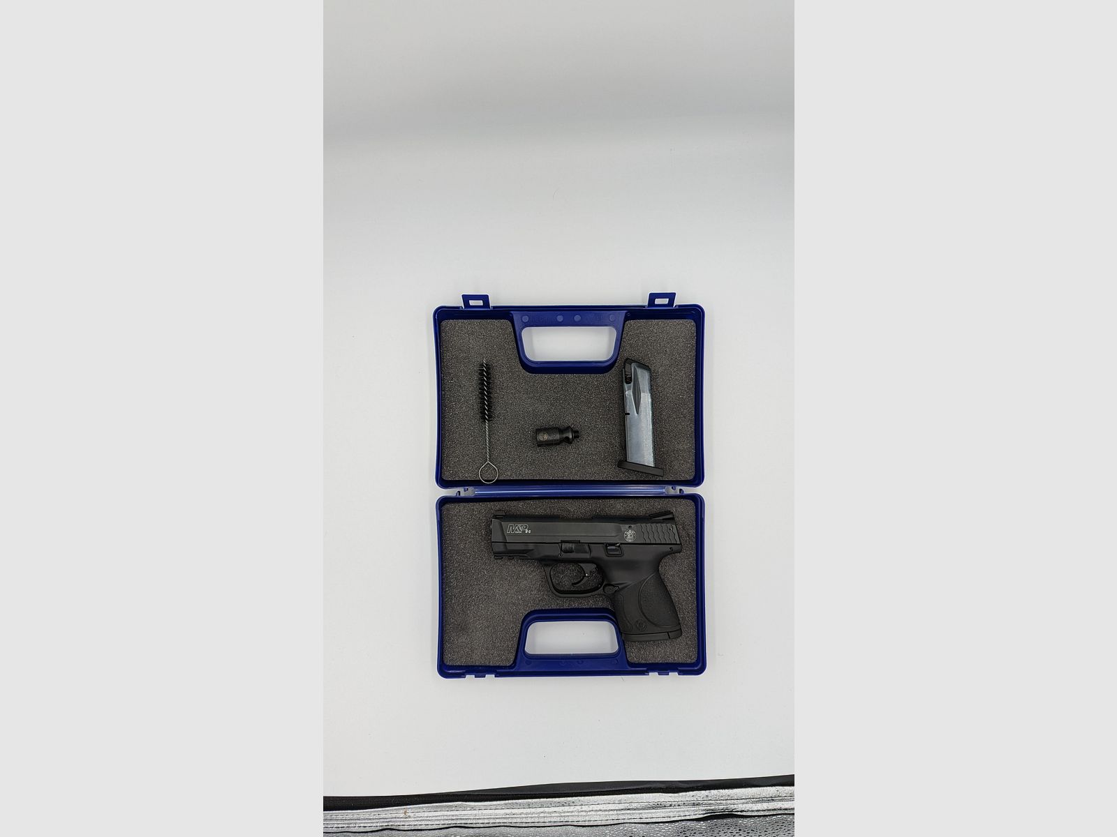 Schreckschusspistole  Smith & Wesson M&P9c, Hersteller Umarex, neu und ungebraucht mit zwei 12 Schuss Magazine  Kaliber: 9 mm P.A.K. 
