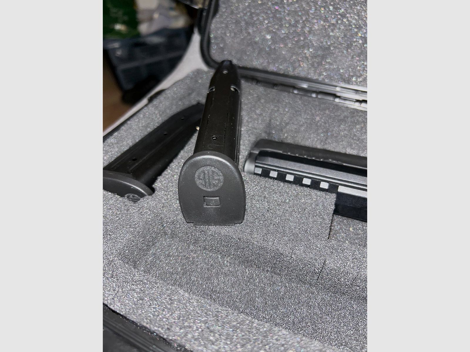 Sig Sauer P320 X Five Legion mit Romeo 1, Bild 6 von 7