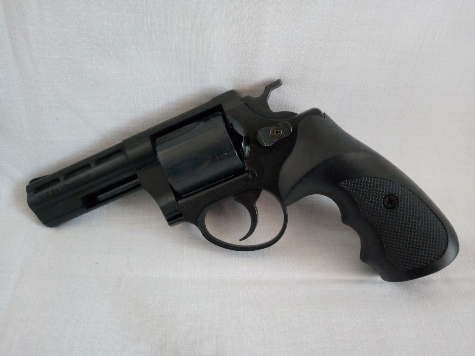 ME 38 Magnum / revolver SRS / 9mm R.K. / brunito