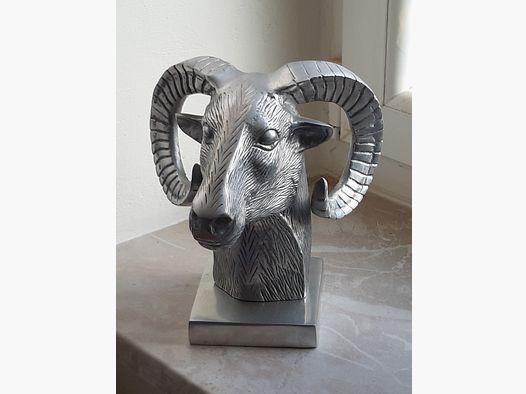 Noble RAM HEAD, an EYECATCHER on every desk
