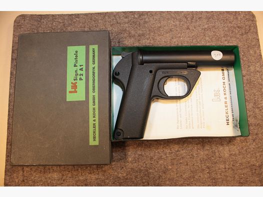 Signal pistol Heckler und Koch in caliber 4.