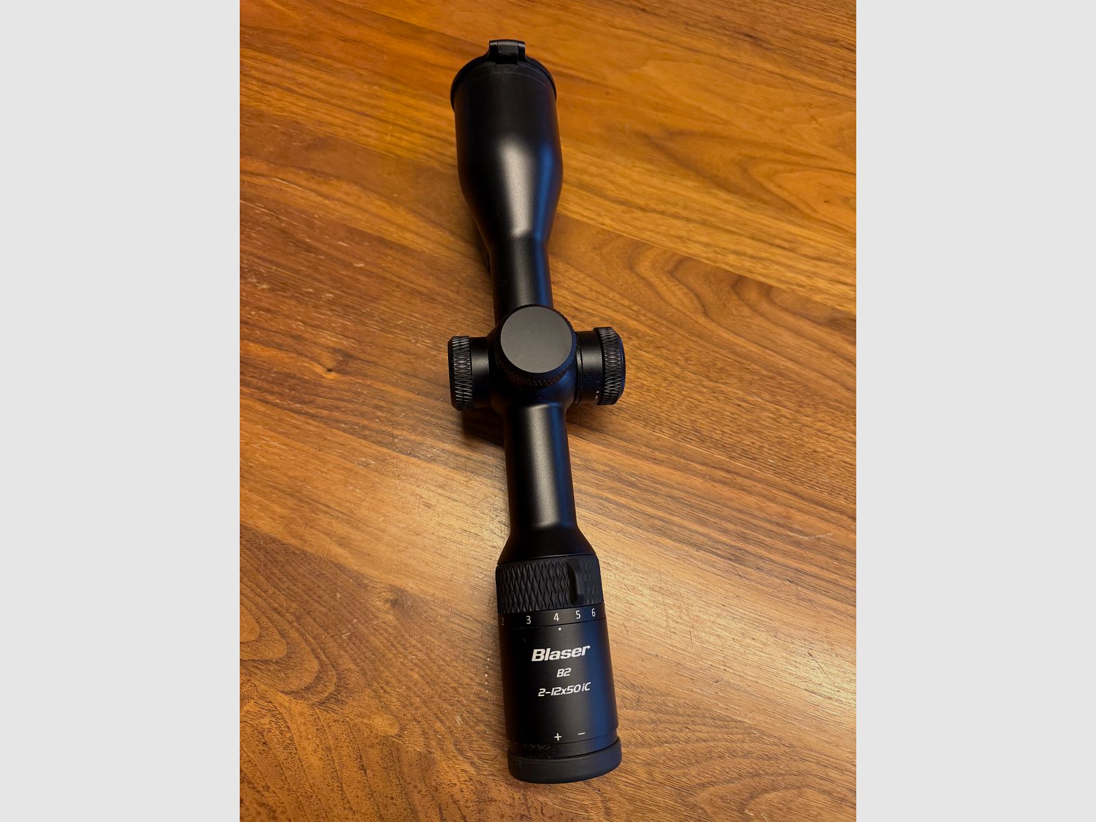 Blaser B2 2-12x50 iC Zielfernrohr mit Schiene & Sattelmontage