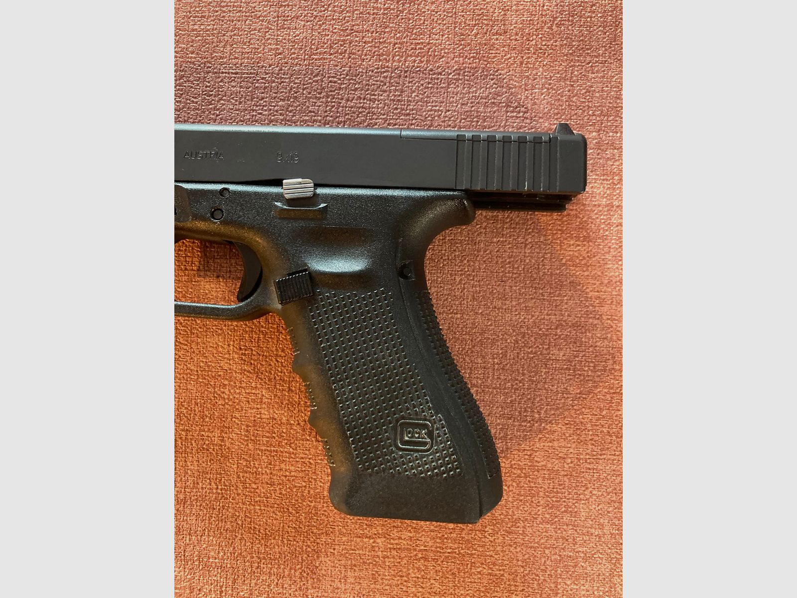 Glock 17 Gen 4 con Performance Trigger y 8 magazines