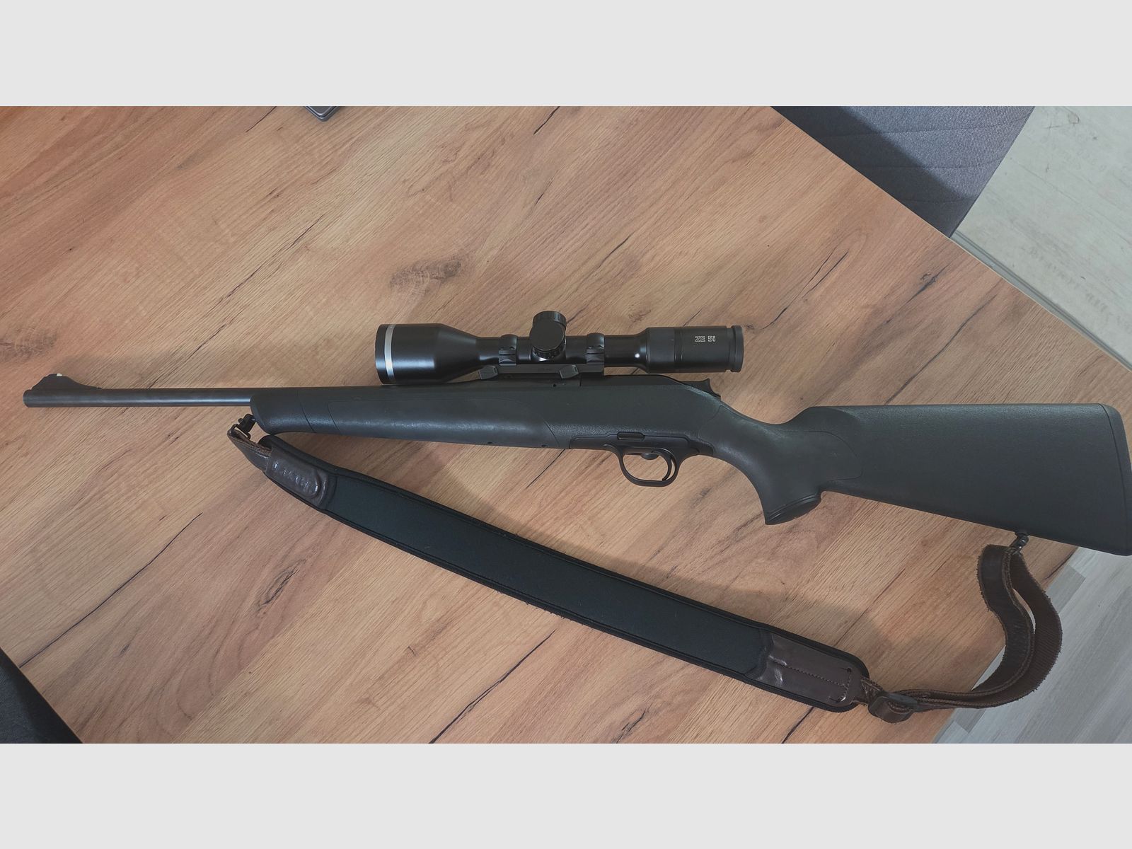 Blaser R8 Professionale .30-06 con Minox ZE 5i 2-10x50 e montaggio a sella Blaser