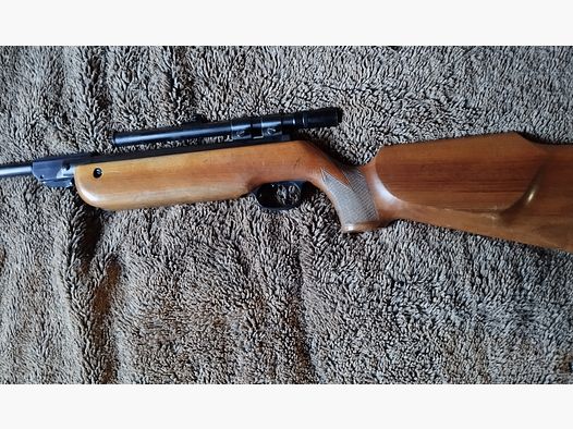 oud goed onderhouden luchtgeweer van Walther met richtkijker