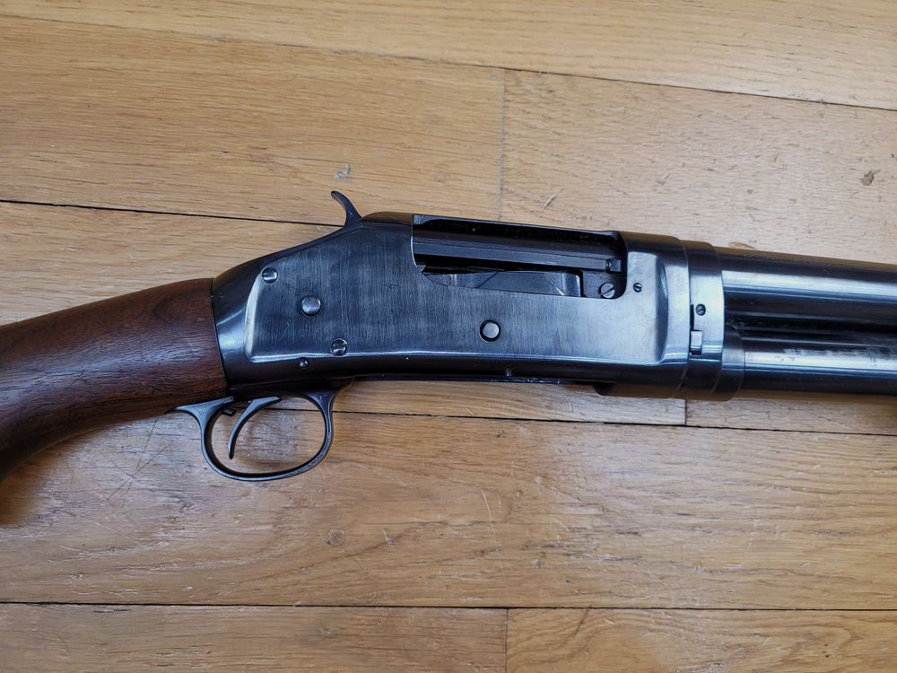 Ikonische Pumpgun Winchester Modell 1897 – Take Down – Modell genannt »Riot Gun« – Markierung State Police von Illinois! – Kal. 12/70 – 6+1 – Kat. B. – In hervorragendem Zustand! – TBE++, Bild 29 von 33