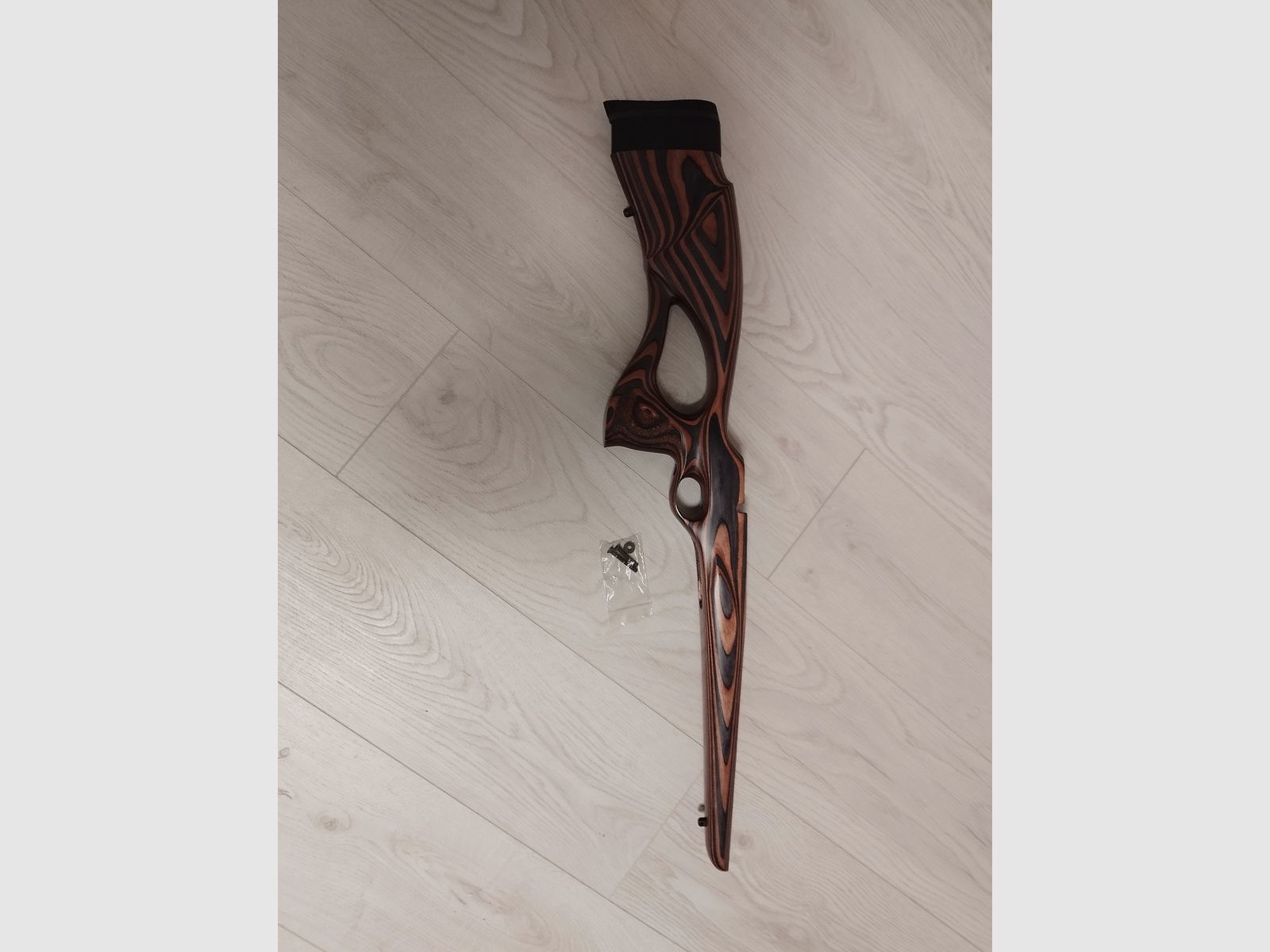 Original CZ457 Holzschaft Thumbhole con espaciadores modulares