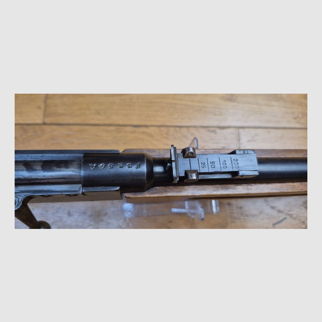 Très jolie carabine Lebel scolaire ou d&rsquo;enfant – Rare en calibre 22LR ! (et pas bosquette !) – Arme d&rsquo;artisan stéphanois – Très bonne mécanique – Très beaux bois et bronzage d&rsquo;origine – « mono- matricule » – Hausse de 25 à 200m – Le charme des préaux de la III° dans un calibre rare pour ce modèle – CAT C – TBE ++, image 1 sur 26