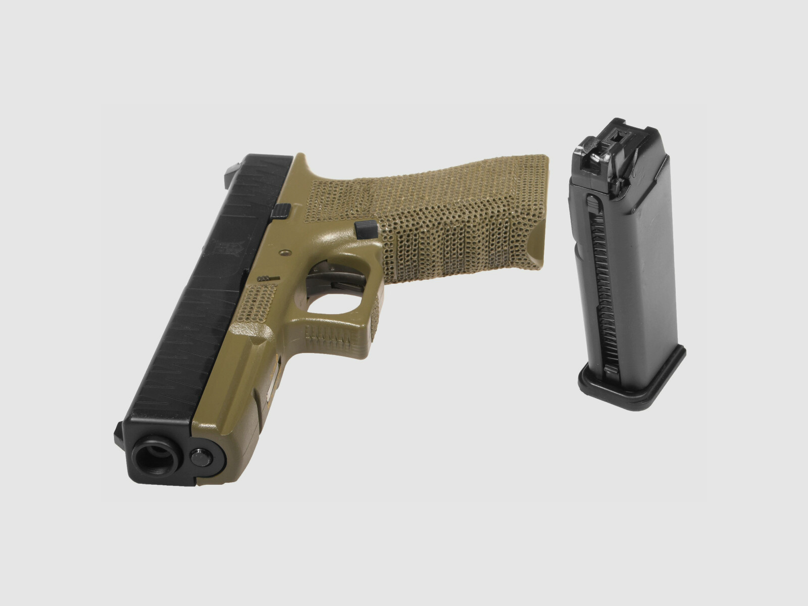 P05 GBB Airsoft Pistole in Oliv | Delta Armory