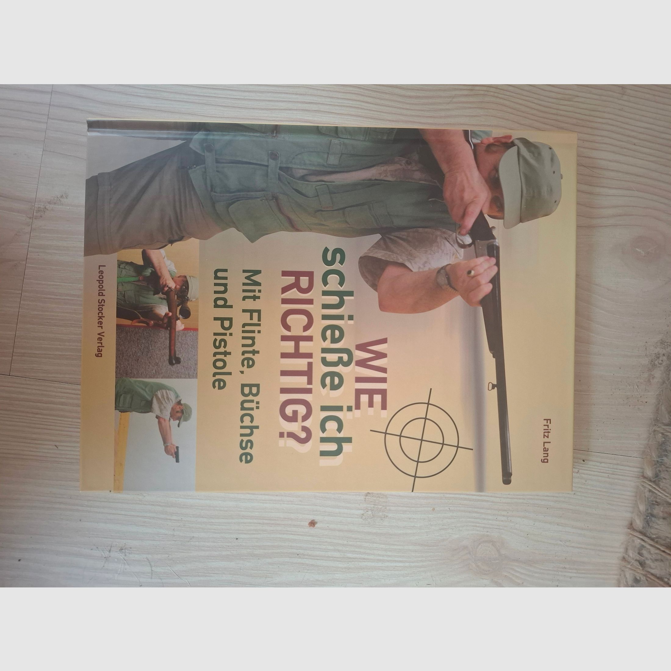 Konvolut aus verschiedenen Waffenbüchern