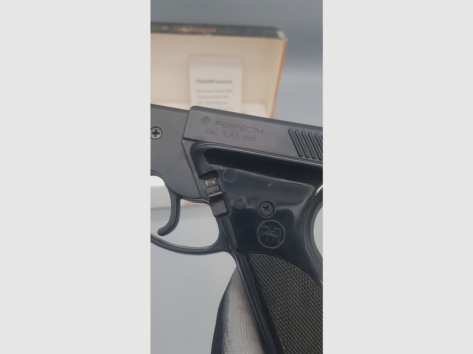 OVP Neuwertige  Co2 Pistole  Perfecta Crosman Marksman Plainsman 9401 im cal.  4,45 BB ähnlich dem Vorbild der 08