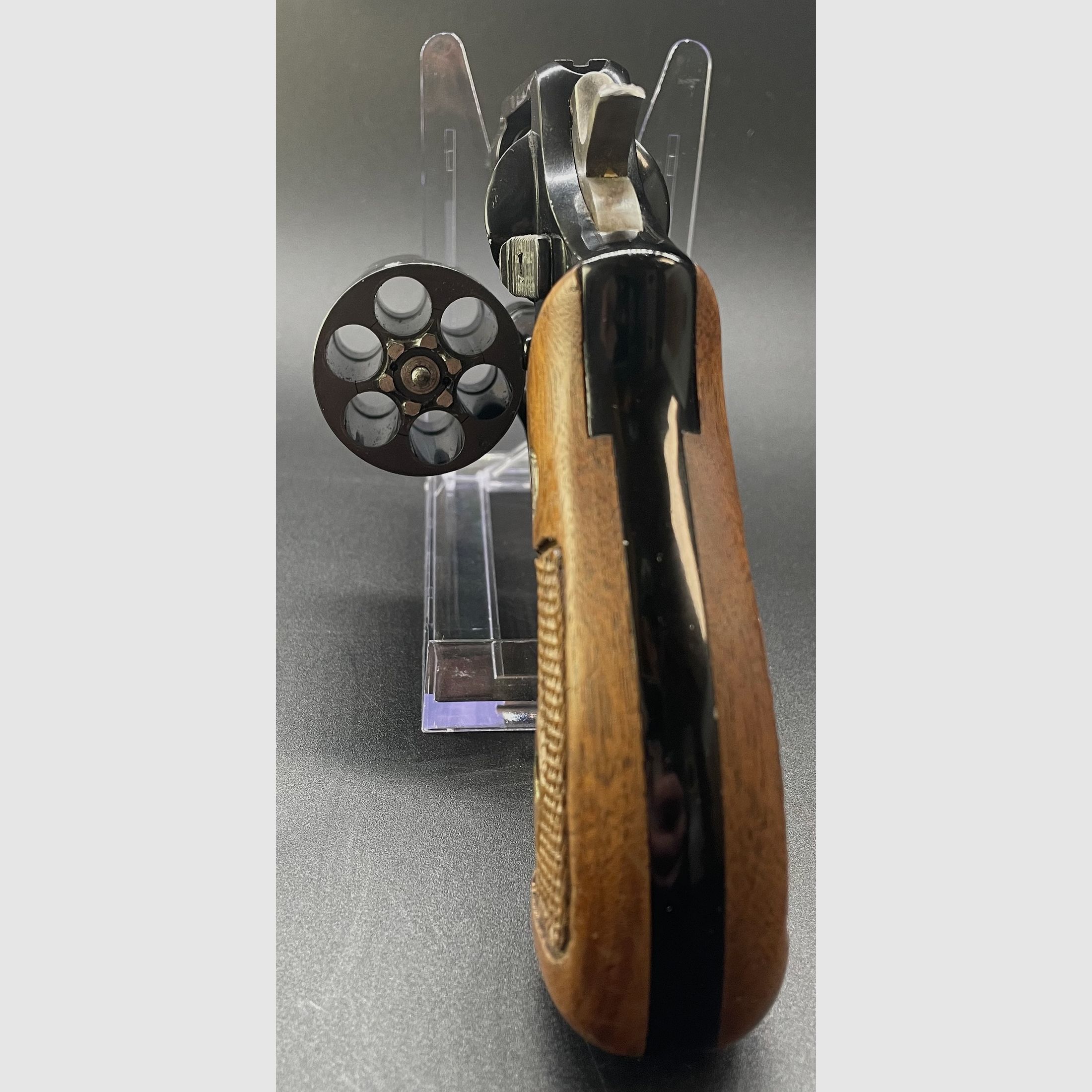 Smith & Wesson Mod.: 12 .38Special 2" Lauf Holzgriffschalen 6-schüssiger Revolver "Airweight"