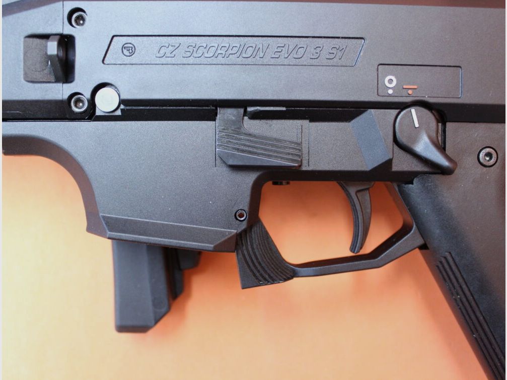 CZUB Ha.Büchse .22lr CZUB CZ SCORPION EVO3 S1 CARABINA COMP 16" cañón/ M-LOK/ culata plegable