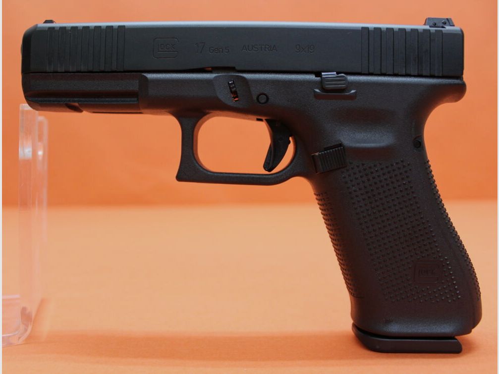 Glock Ha.Pistool 9mmLuger Glock17 Gen5 114mm loop/ Voorste serraties/ Reservetijdschrift (9mmPara/9x19)