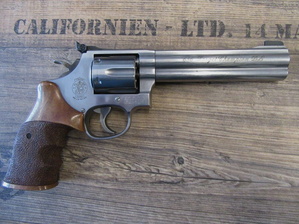 Smith & Wesson 686 Target Champion