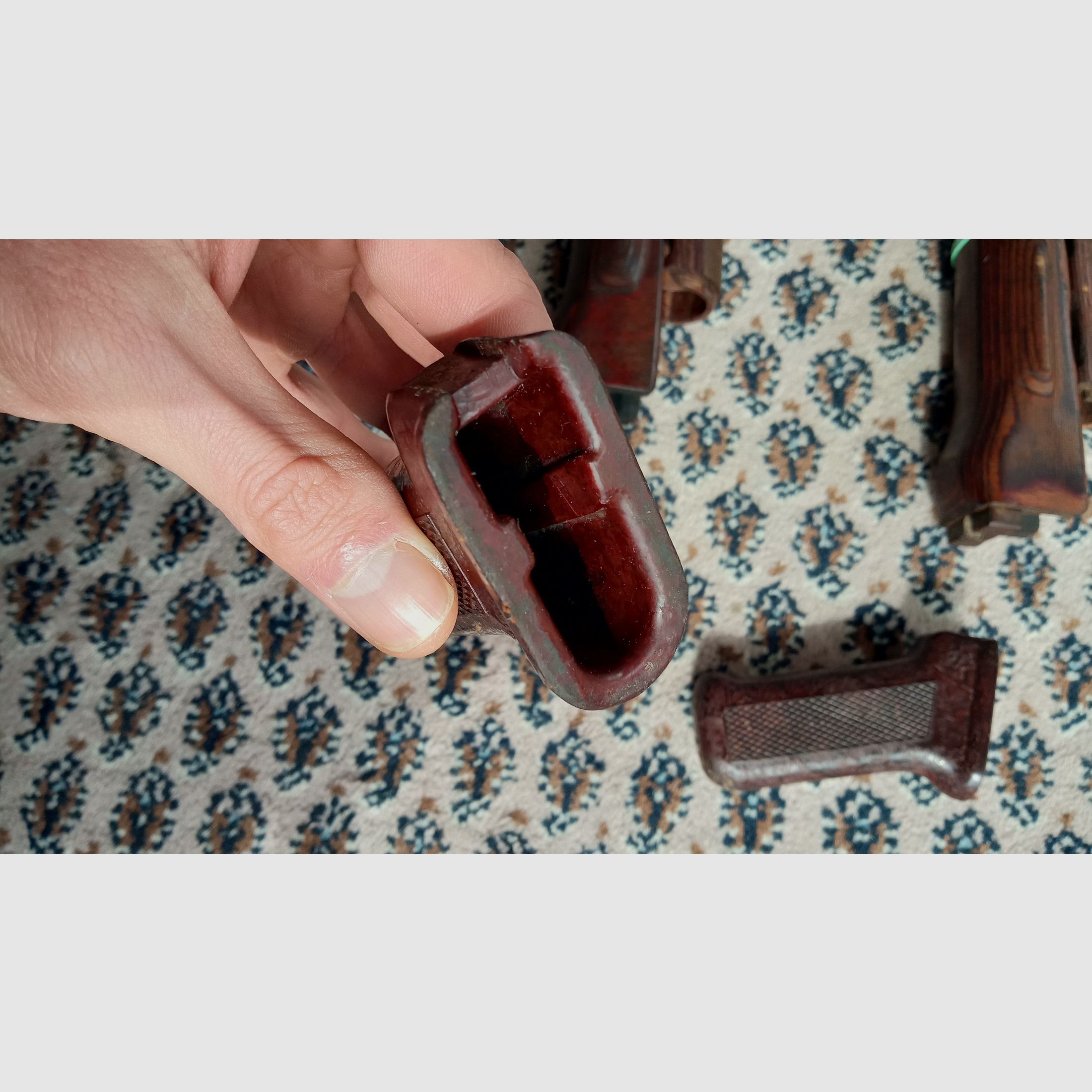 2 Sets Original Anbauteile inkl. Holz Laminat Handschutz und Bakelit Griff / AKM und AK74 