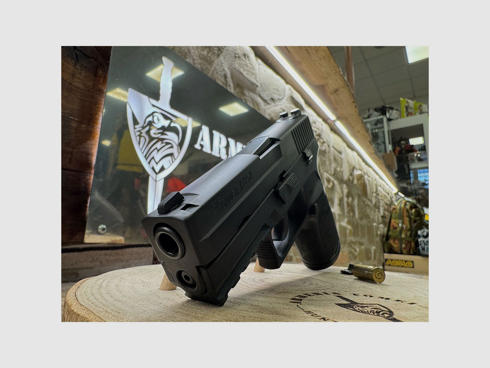 GEBRUIKT – PISTOOL – SIG SAUER MOD. P250 kal. 9×21 (LOGO KANTON SAN GALLO), afbeelding 2 van 5