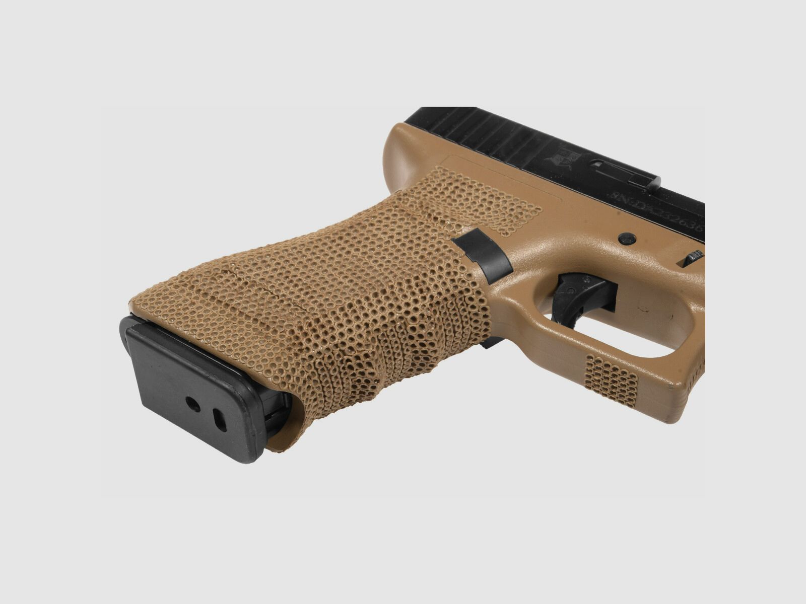 P06 GBB Airsoft Pistole in Tan | Delta Armory