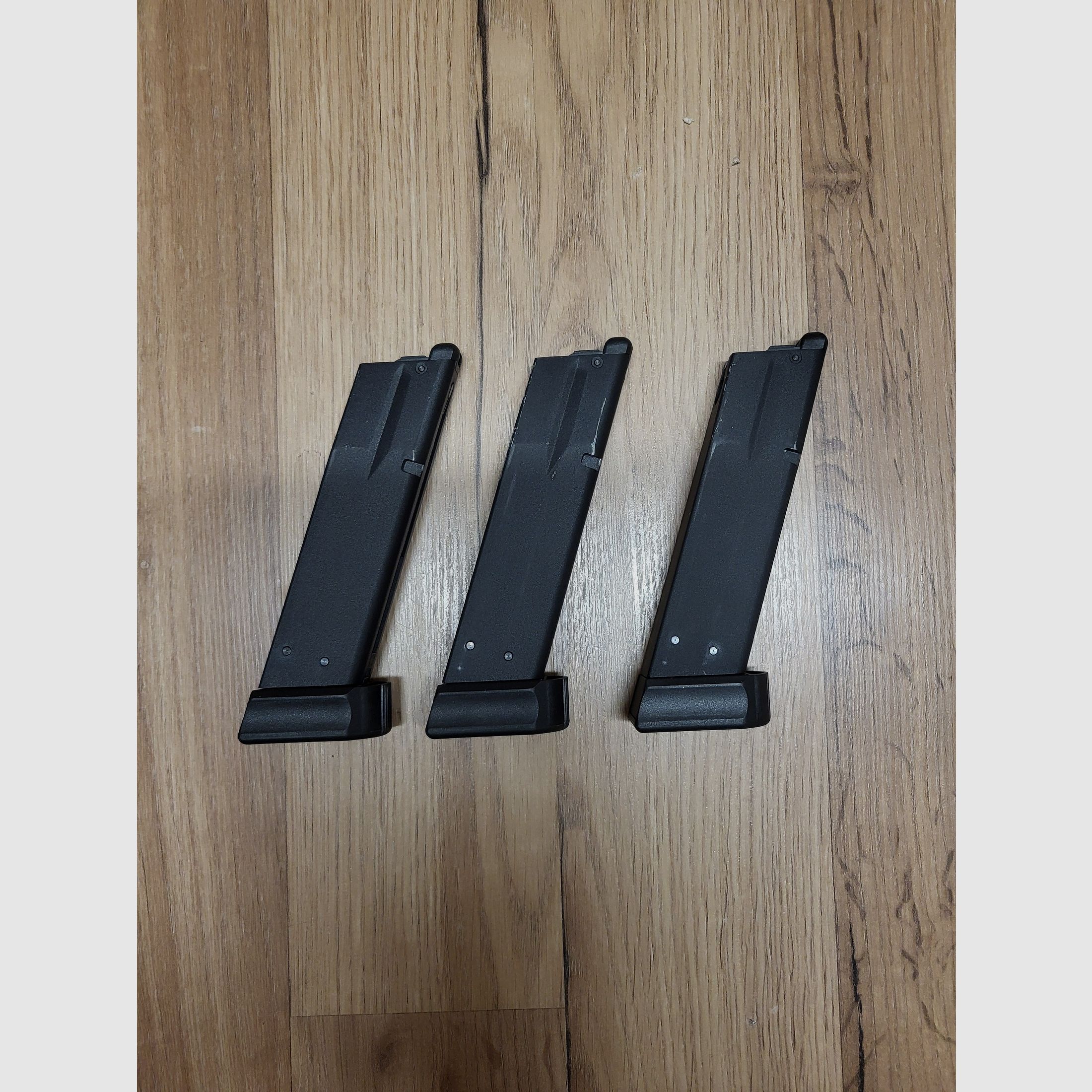 ASG CZ SHADOW 2 GBB AIRSOFT BUNDLE 4 chargeurs, 3 bouteilles de gaz Airsoft, 8000 billes, holster, 2 pochettes de chargeurs, ceinture Amomax peu utilisée