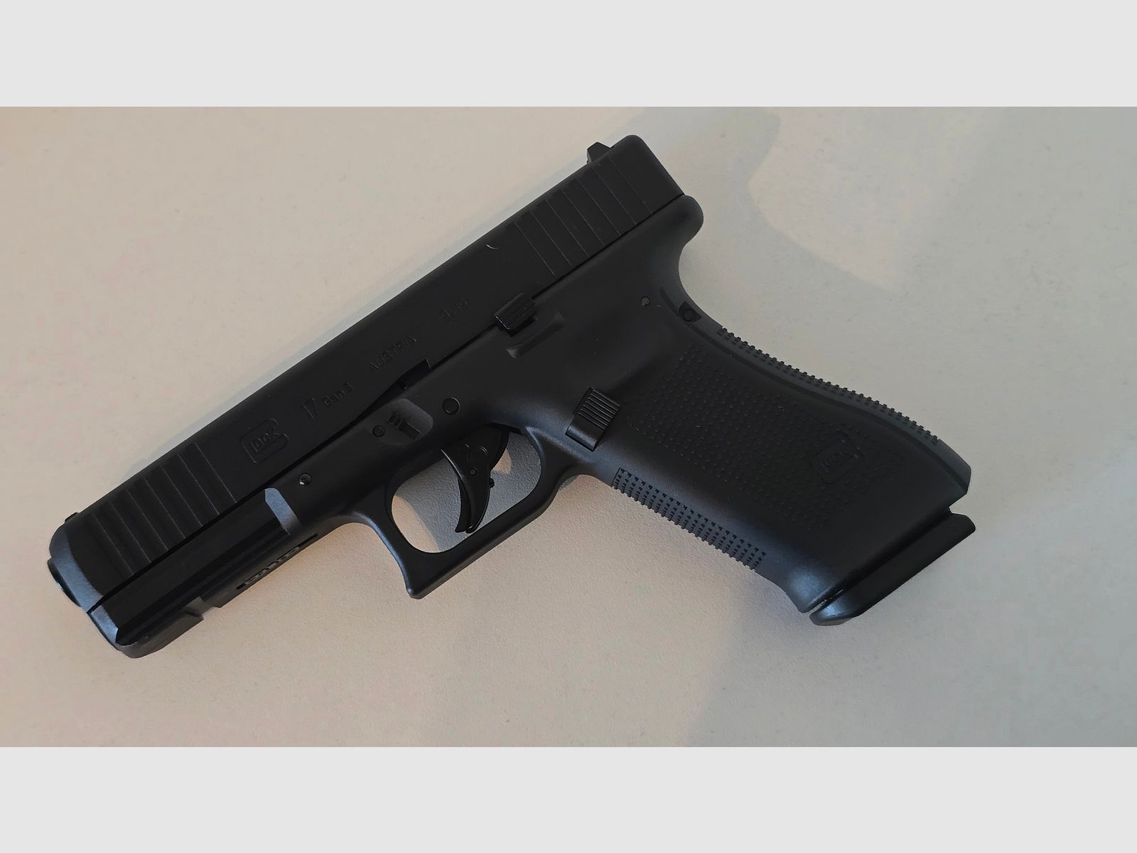 Glock 17 Gen5 Luftpistole CO2 Blowback Kal. 4,5 mm BB Metallschlitten schwarz