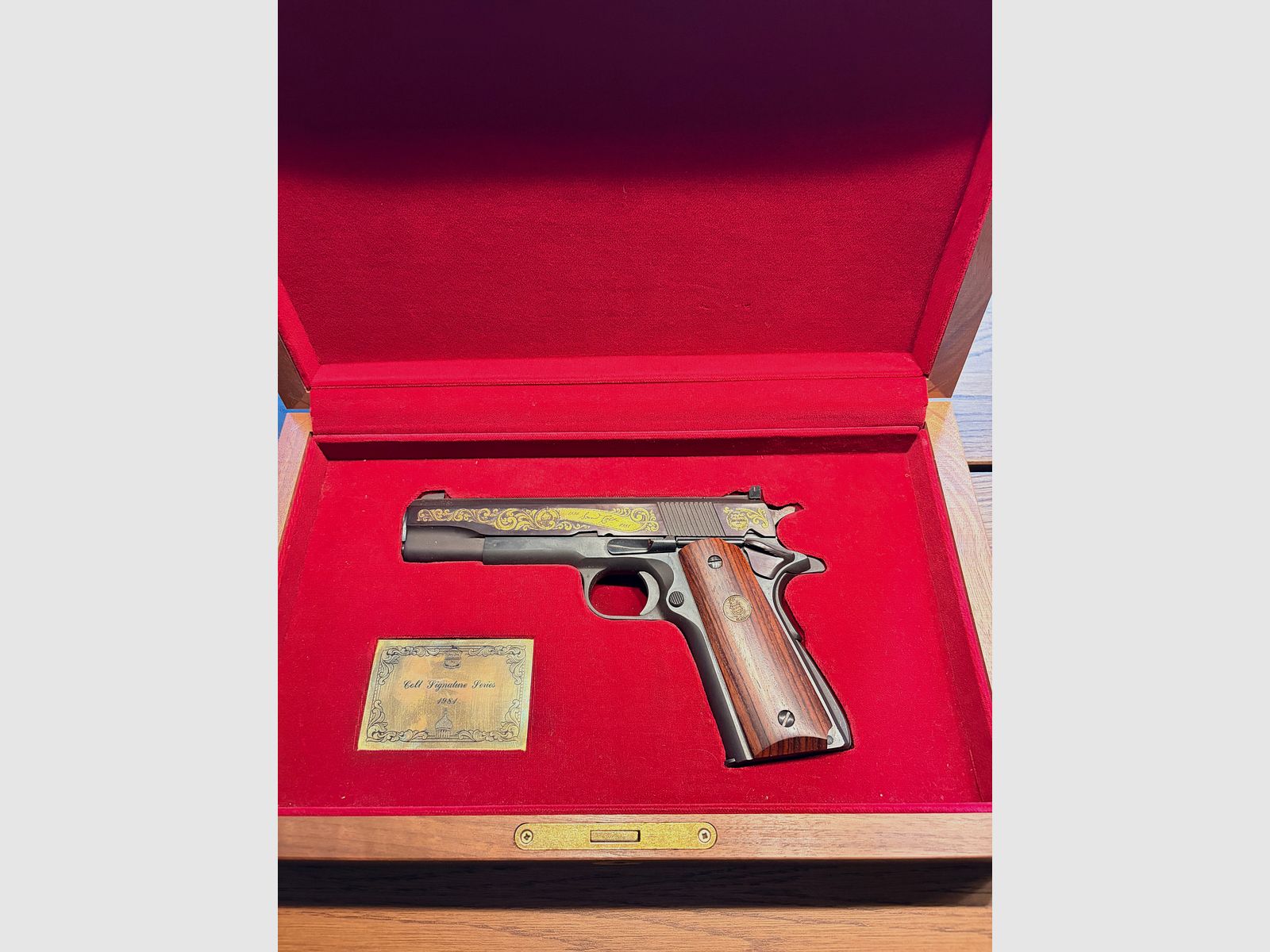Colt 1911 „Signature Series“ modelo de aniversario (1981) – Cal. .22 – pieza de colección