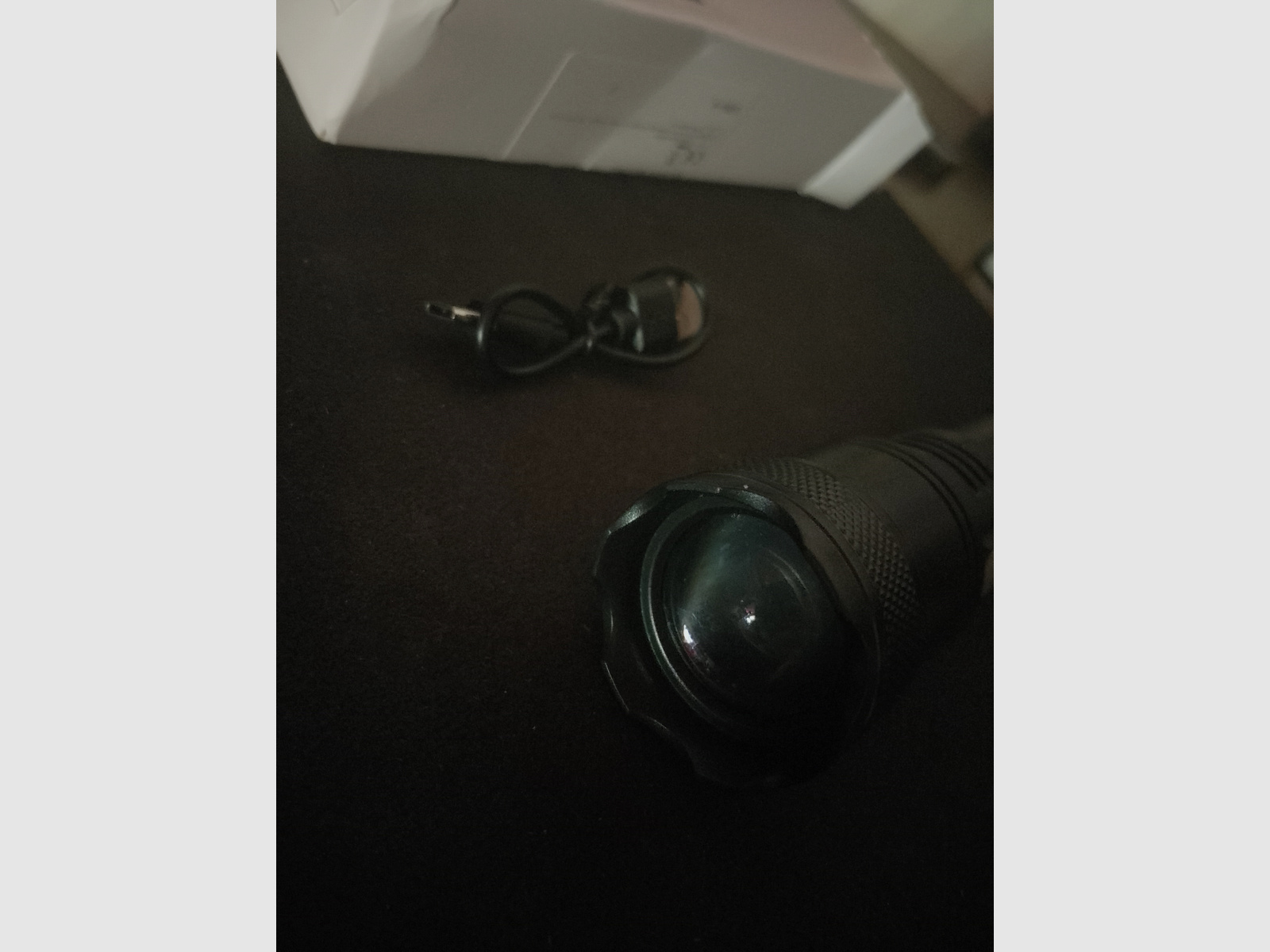 Torcia con funzione strobo ricaricabile USB con display digitale zoom torcia tattica