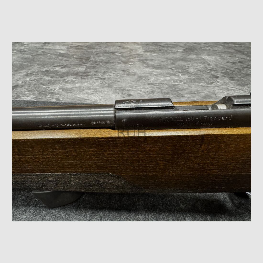 Veicolo e arma da caccia "Ernst Thälmann" Suhl 150-1 Standard / Arma per mancini dalla fabbrica