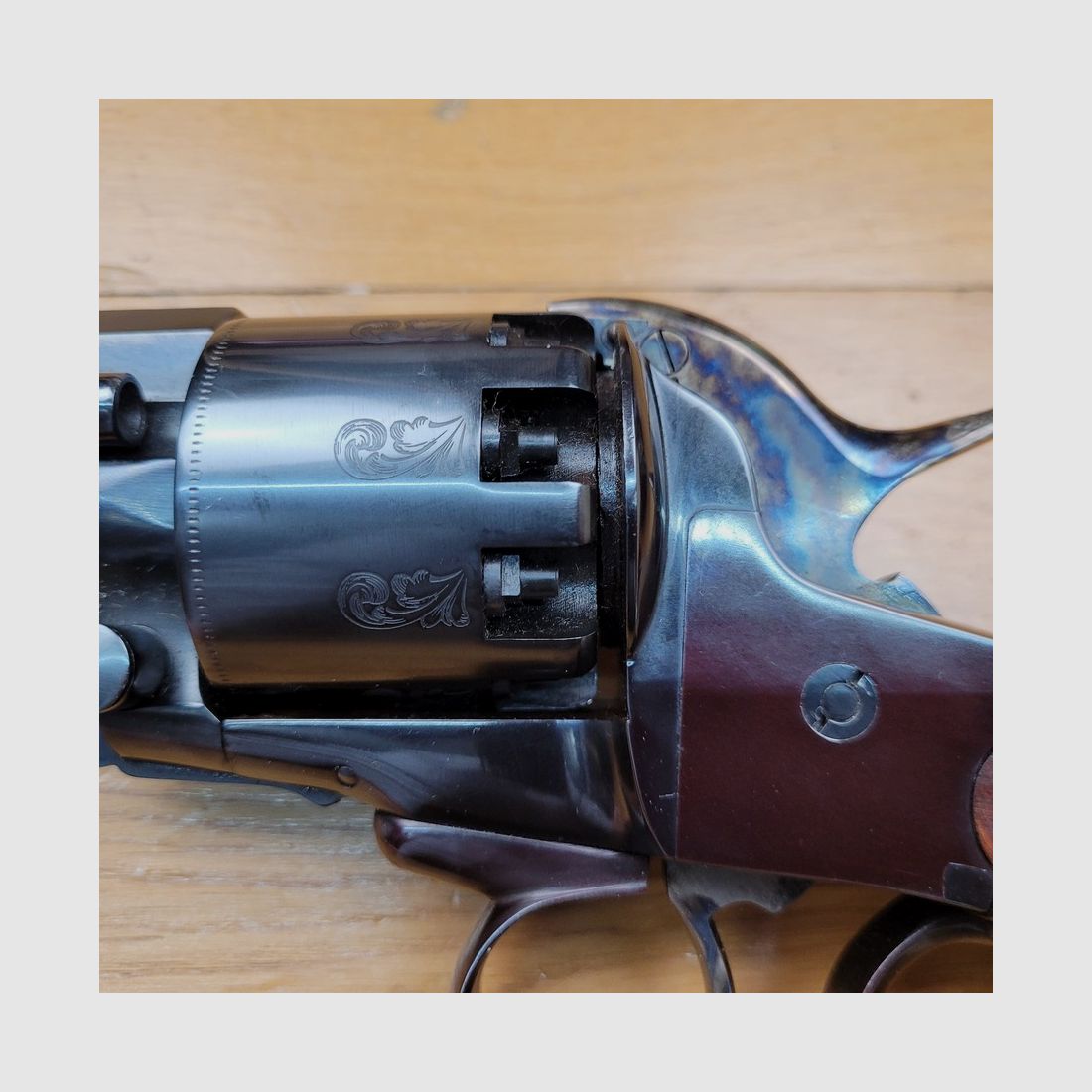 Barok en indrukwekkende LeMat Cavalerie-revolver – Zeldzame productie van Pietta uit 1988 – 9-schots cilinder in kaliber .44 en één centraal voor hagel – Het meest buitengewone wapen van de Burgeroorlog – Originele koffer – Prachtige blauwverkleuring – Perfecte mechanica en esthetiek – TBE++, afbeelding 7 van 30