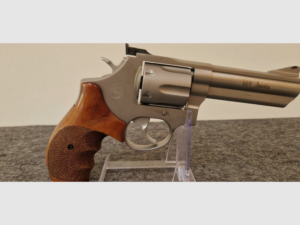 Taurus	 Revolver 669 Service - .357 Mag.