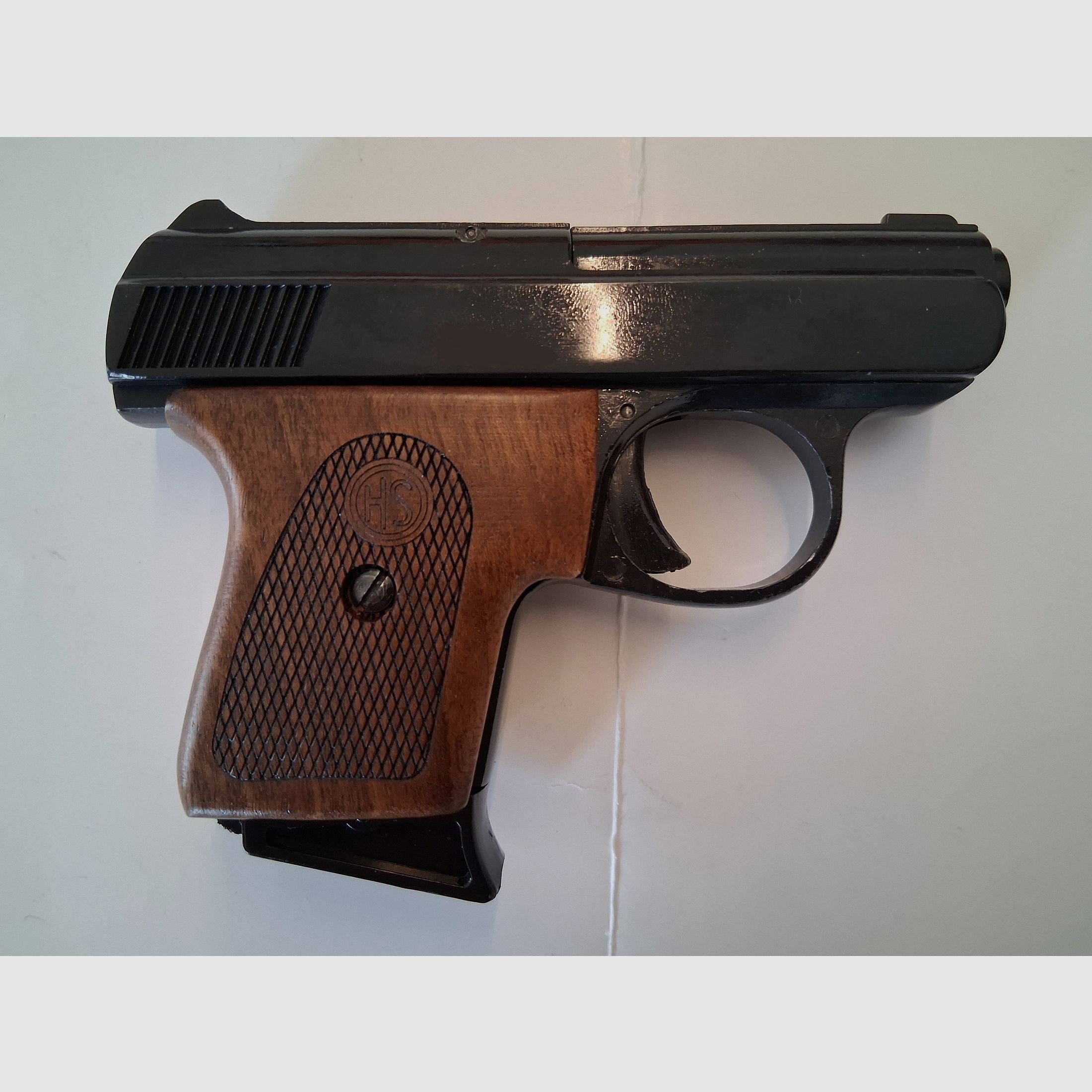 Sammler aufgepasst !!! HS Mod. 5A "G" Holzgriffschalen, Ersatzmagazin, TOP Zustand, ungeschossen