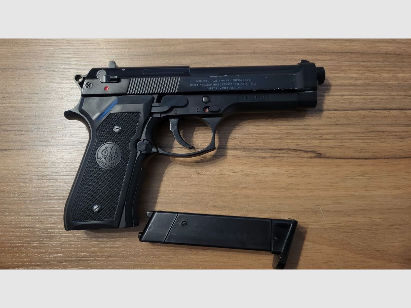 Beretta M92 FS Softair Pistol 0,5 Joule (6 mm BB) incl. magazine & BBs