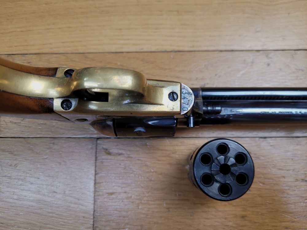 Revolver Iver Johnson Deluxe Target – 2 barillets 22LR et 22Mag – Single Action Army par Uberti – Arme de 1978 – Carcasse type scout – 100% acier – Platine à barre de transfert et 4 clics comme sur un vrai – Canon 5 pouces ¼ miroir– Visée réglable – TBE+ !, image 9 sur 22