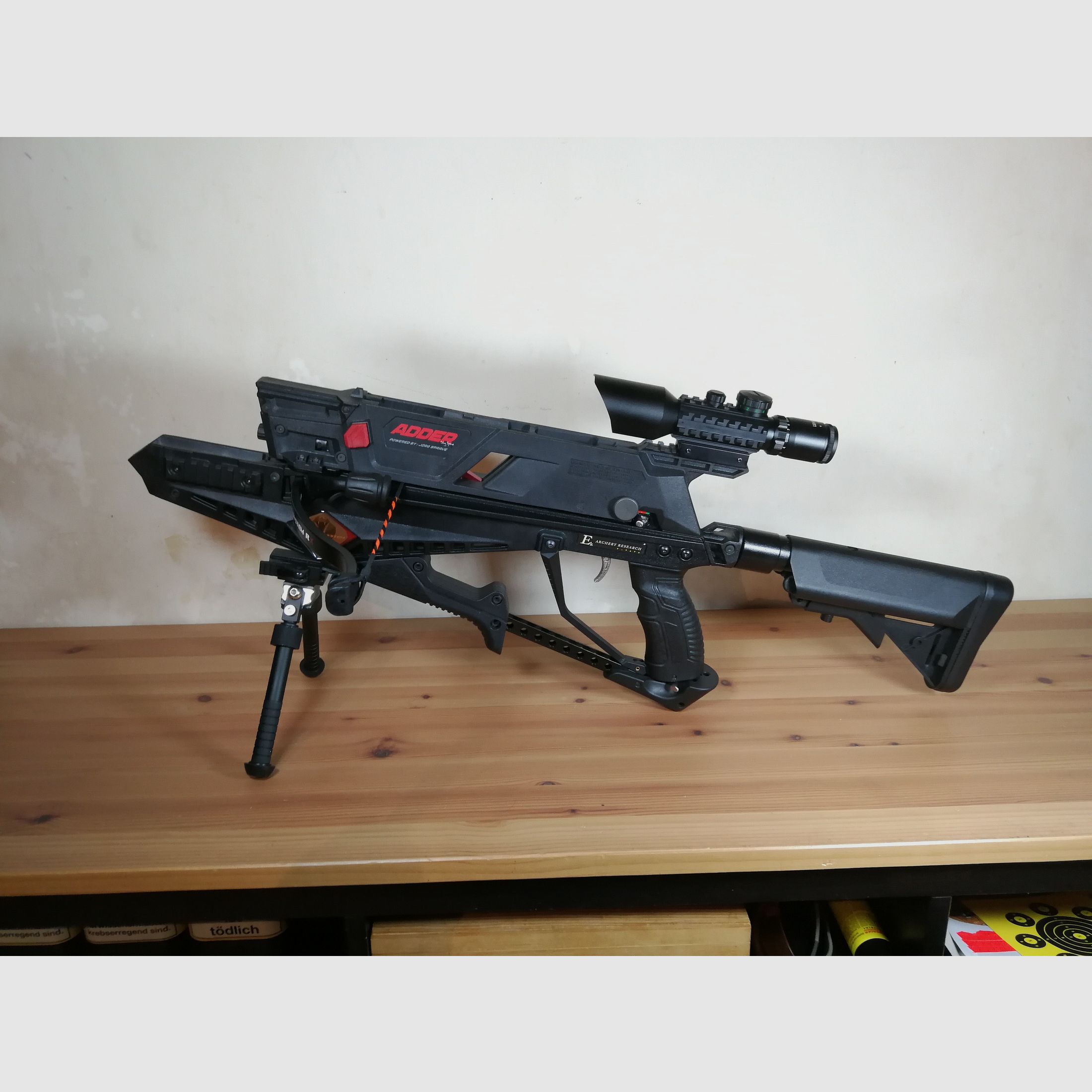 ADDER COBRA SYSTEM 130 LBS + 7 SCHUSS POLYMER MAGAZIN + 7 SCHUSS METALL MAGAZIN + OPTIK 3-10x42 Gr/Ro Bel & BERETTA 4x32 + METALL STANDBEIN