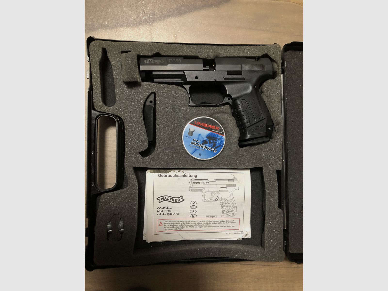 Walther CO2 CP99 pistool als onderdelenhouder
