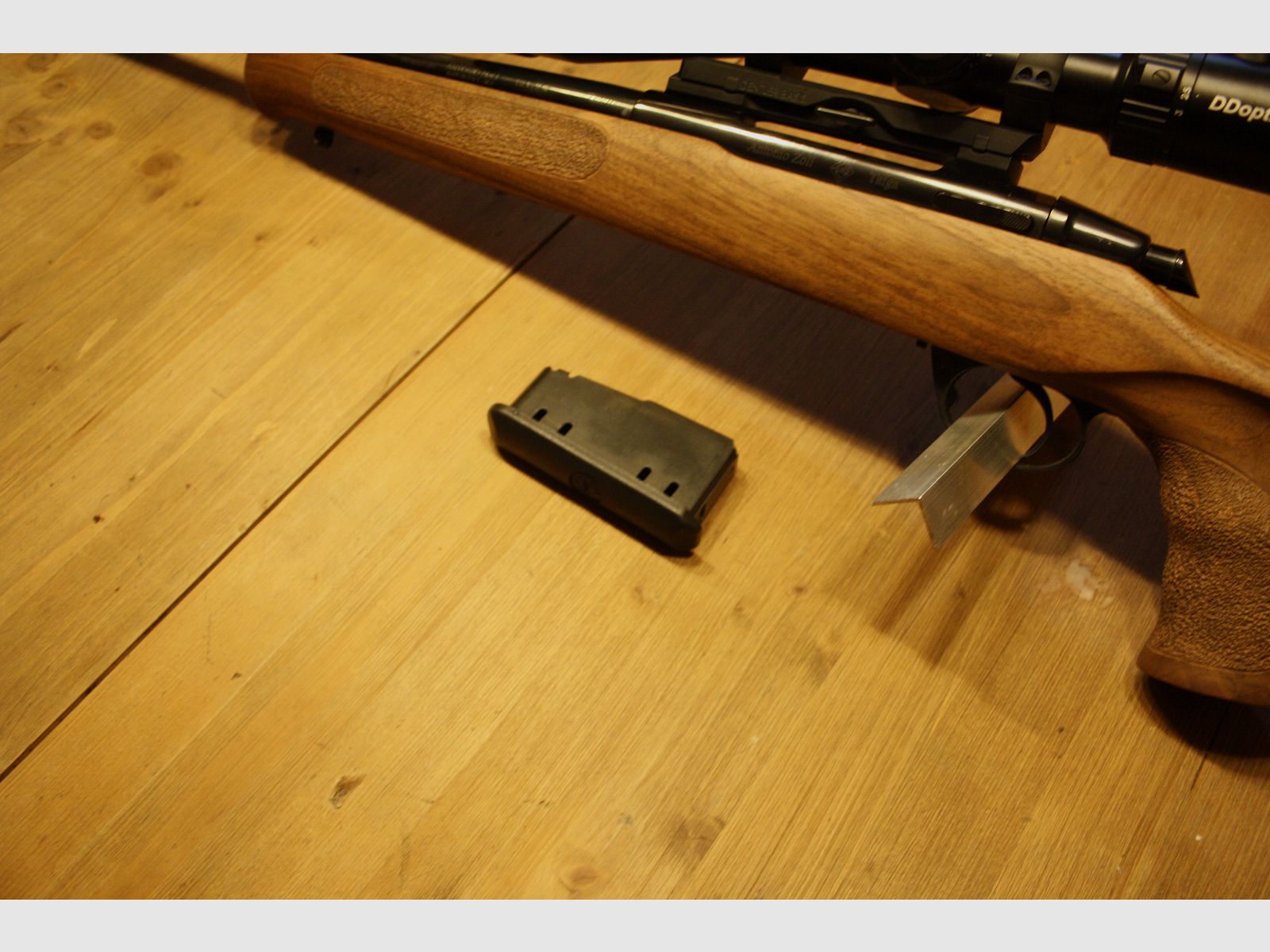 Repetierowa broń Zoli AZ1900 Taiga 8x57IS ręczny zamek z orzechowym uchwytem