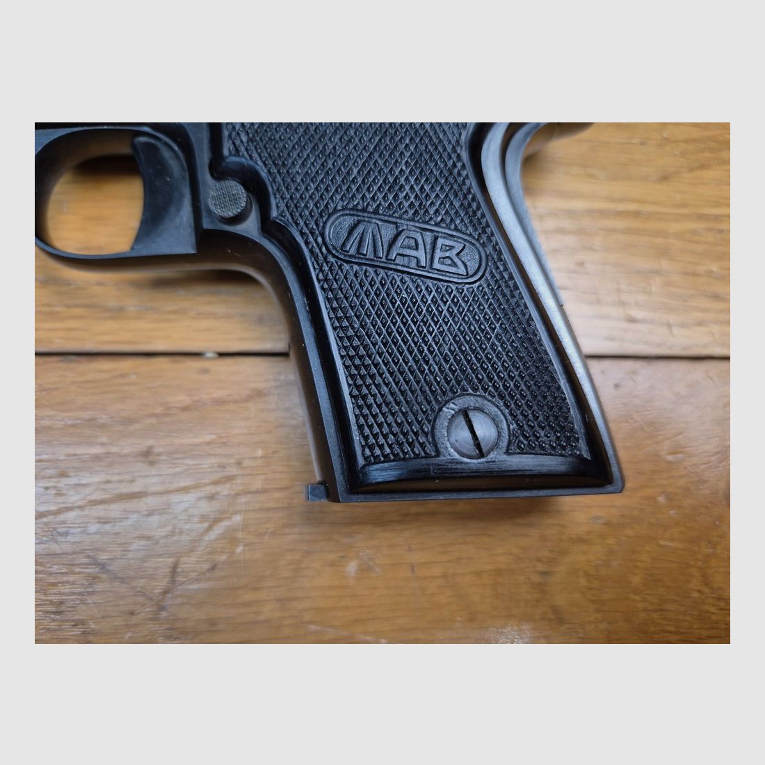 Wunderschöne Pistole « MAB C » – Kaliber 7,65 mm Browning – Waffenfabrik Bayonne – In Originalverpackung mit Anleitung und Prüfungszertifikat – Neuwertig! -TBE+++, Bild 4 von 22