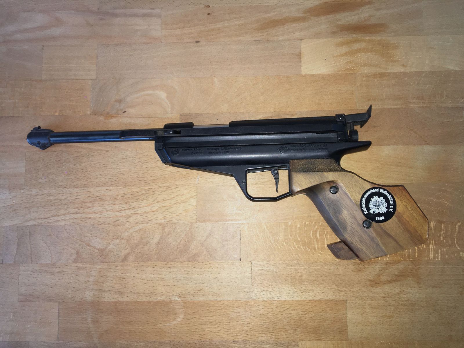 Pistola ad aria compressa da competizione 4,5mm